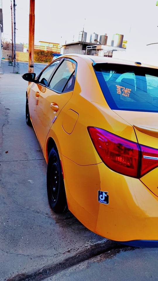 كورلا 2015
فول فول
 جاملغ وارة سايق بس كفرمال بدل 
بصمة
شاشة
سلايت
كشن كربا
بعد موسفات هواية.
‌سعر خابر..
***********
***********
