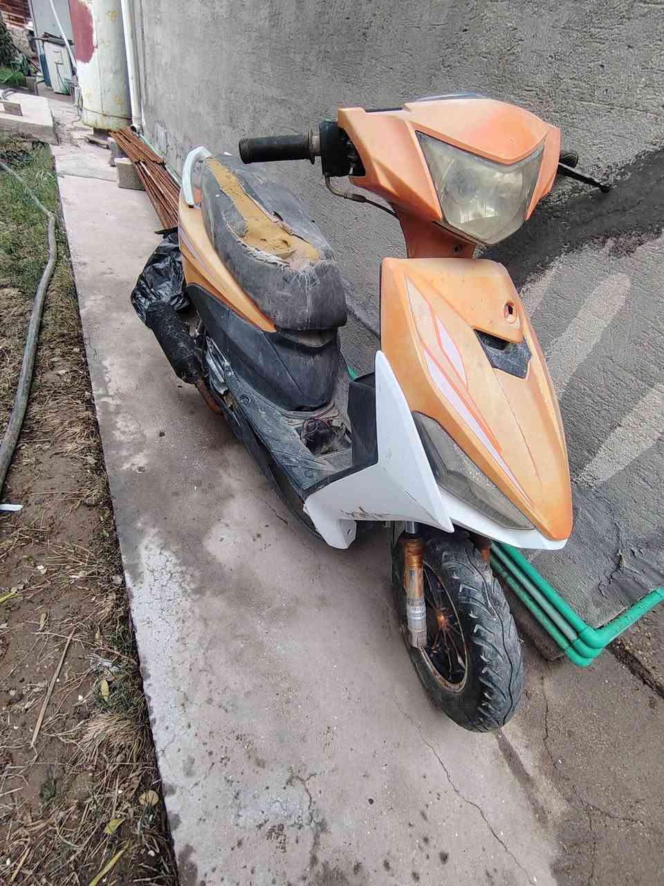 سلام عليكم شباب منرحص مدير لكروب دراجة للبيع كوم حديد دراجة عداد كهربائي  دبلات رياض ويالة رياضي  سعره ١٥٠ عنواني بغداد البياع شراي يتصل ***********
