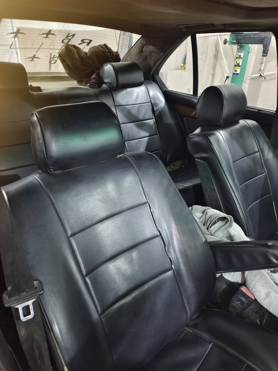 BMW 520i 1991
مكينة 6 مسكر عدلة 
رقم بغداد انكليزي 
فحته + كشنات جلد 
ويل m تو سايز
السعر 38 بي مجال حك الجية 
مكاني بغداد 
***********
