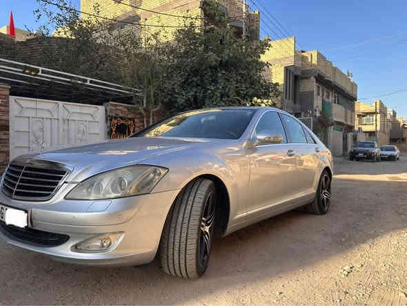 السلام عليكم للبيع 
مارسدس إس كلاس s350 w221 موديل 2006
مواصفات الاس معروفة 
السيارة مكفولة مكفولة من الحادث والبارد بيها فقط كلير قطعتين ونص فقط
- لون غرفة اسود بلادي
- مري شفط
-  فتحه سقف
-شاشه + ماوس 
-ستيرن كهرباء + تحكم ستيرن جهتين
- تبريد منفصل + 3 قطع تبريد
- سي دي جنجر 6 أقراص 
-كشنات كهرباء جهتين
-تدفئه كشنات 
-خزن ميموري 
-وضعيات قياده E-S-M
-اشاير مري 
-كروس سرعه 
-شاشه + تحكمات
-بلوتوث 
-حساسات امامي خلفي
-ويل ١٩ تو سايز
-كامرة خلفية بلاد
جنطة شفط
-كل أمور السيارة على البلاد ماملعوب بيها
وباقي المواصفات معروفة
ماشية ١٤٠ الف وقابلة للزيادة سيارة جدا نظيفة مكينة وكير وحدادية السيارة جاهزة بلا اي نقص
رقم سليمانية باسمي تحويل  اي وقت يعجبك
السعر ١٧٠ وبيها مجال بسيط 
اتصال *********** بغداد
