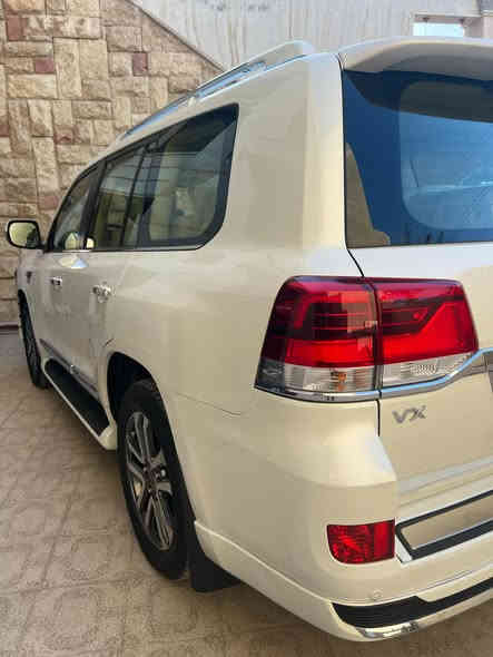 السلام عليكم 
لاندكروز  شركه ساز  فوووول 2017…..
السياره كفاله عامه مواصفات لكزز محرك 5.7 
8 سلندر 
المكان ديالى بعقوبه 
ماشية 108 الف KM 
السعر515 ورقه 
الرقم ***********
تبديل تخم تاير جديد 
يعني السيارة جديدة بمعنى الكلمة متحتاج مصرف دينار
