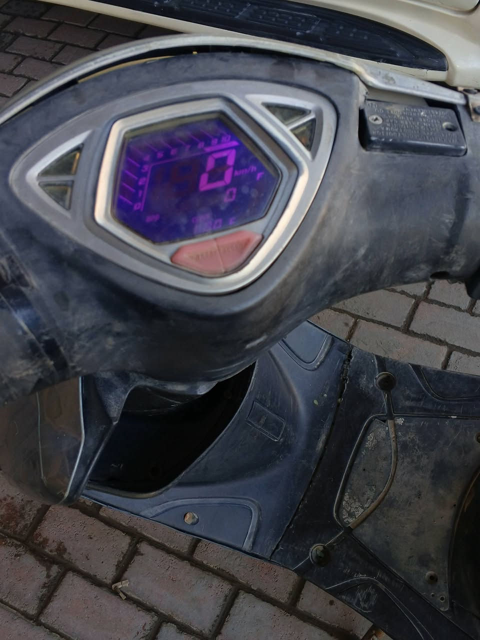 السلام عليكم ماكس للبيع شغاله سلف هندر نكره بلاديه مكينتها حلوة  كفرات شوي تعبانه عارضها 375وبيها مجال بسيط مكاني بغداد حي النصر ***********
