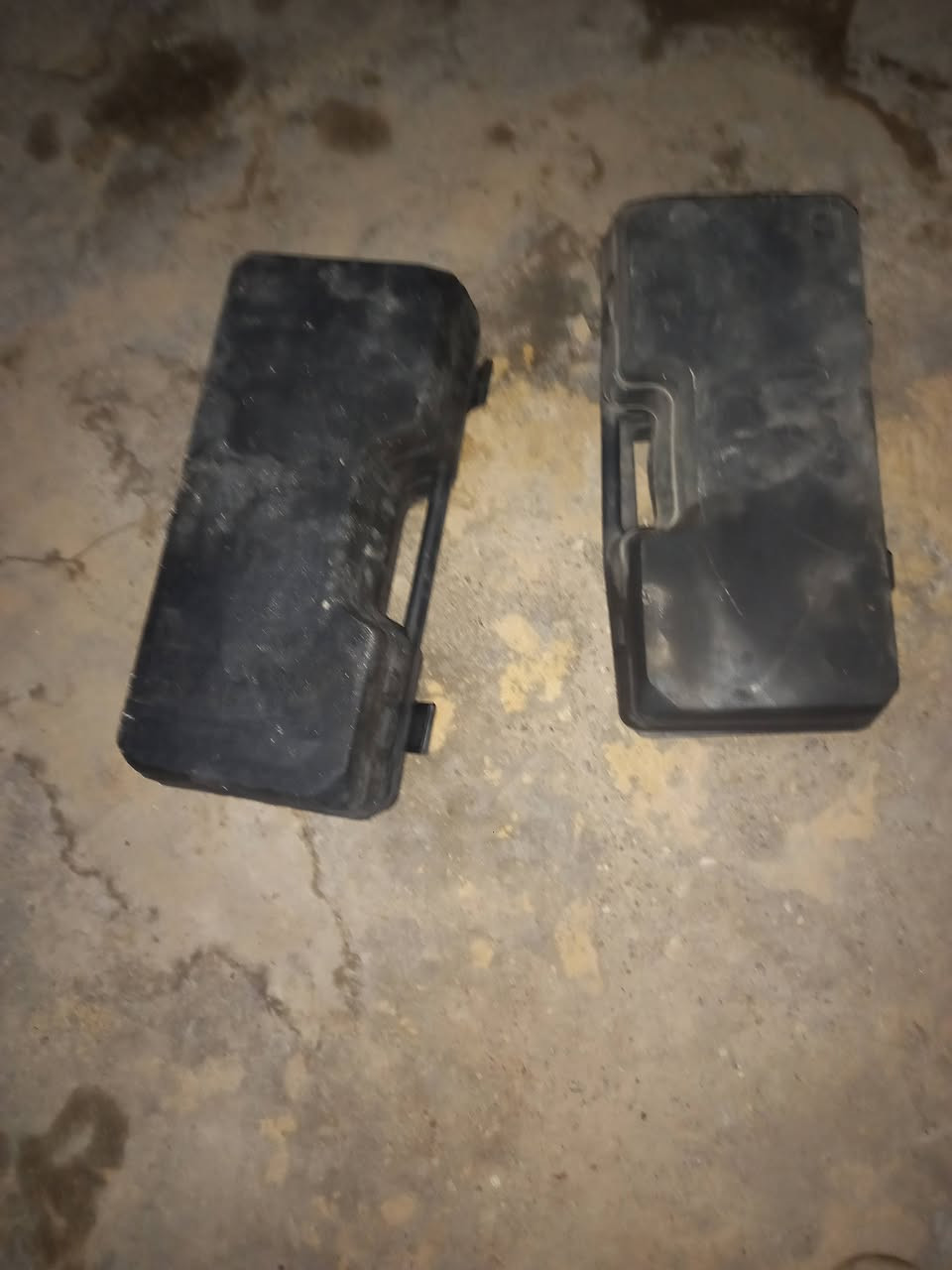 جكات العدد زوج  سياره واحد شغال اخو الجديد والثاني عطلان مدري شبي مانعرف بيه ربل مدري دهن ماعرف
سبيرات مال تكتك ودبل أمامي 
سيراميكات العدلات العدد 8 وكصات كدامكم  المكان الانوار أتصل وبالخدمه *********** بيه وأتساب
