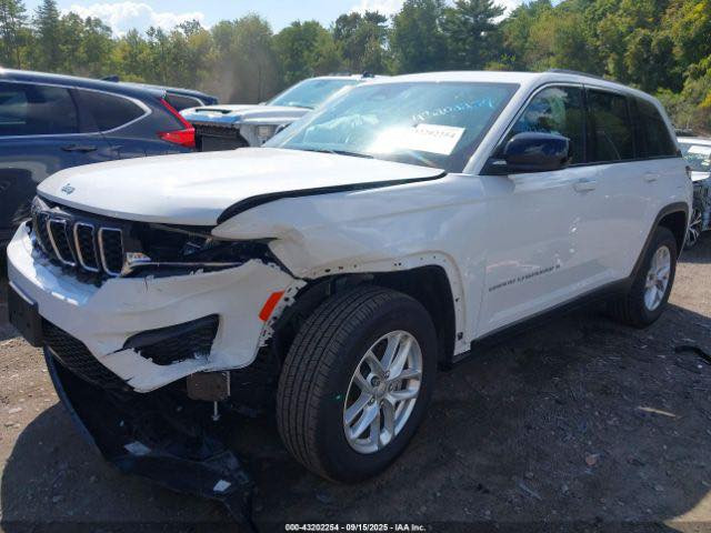 السلام عليكم 
للبيع 
JEEP 
فئة لاريدو 
موديل 2025 
مواصفات 
فتحة
بصمة 
هندبريك اوتو 
شاشة كامرا
رادرات 
مواصفات الاريدو المعروف 
ماشية 6000 mi 
السياره بلطريق 
توصل يوم 27/3  عمان 
ترهم لمن لديه كتاب شهداء 
للاستفسار عن السعر وباقي التفاصيل 
زيارة موقع شركة
كاليفورنيا للمزادات الامريكية والكندية 
بغداد حي الخضراء
***********
نعمل بنظام العربون لحين وصول السياره
