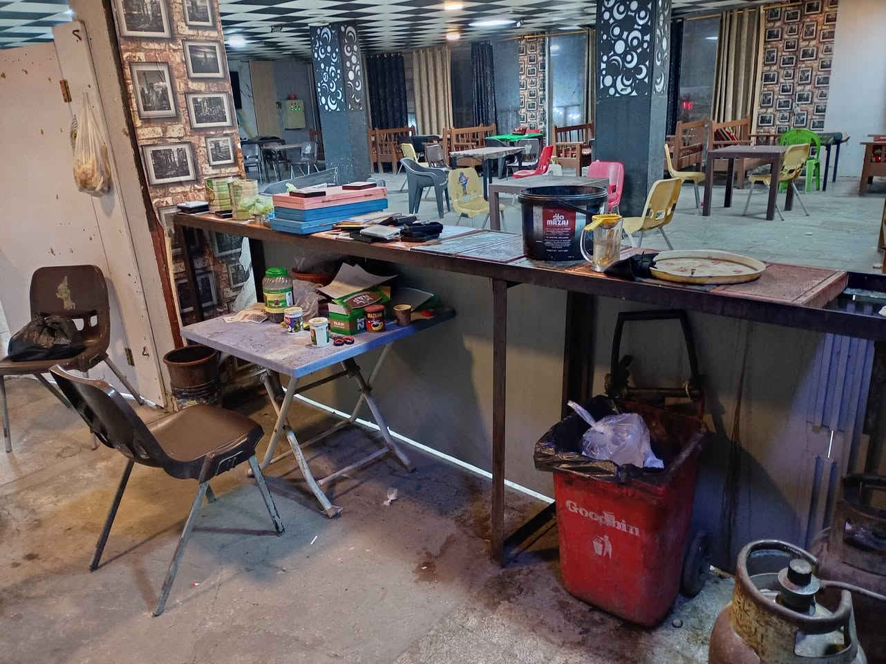 السلام عليكم اخوان عندي غراض للبيع بلازمة حجم ٦٥ _٣٢٥ الف وبيها مجال
بلازمة حجم ٣٢ السعر ٧٥ الف 
كراسي عدد ٣٠ سعر الكرسي ٧ االف
بلي فور سلم مهكر عدد اربعة سعر البلي الواحد ٢٥٠ الف
طباخ عفريت مال كهاوي كامل هوة والقواري ١٧٥ الف وبي مجال
بكارات الصفصاف عدد ٣٠ سعر البكار الواحد المطبوع ٧ الف
خلاط عدد ٣ سعر الواحد ٨ الف
مجمدة ١٢٥ الف
للاستفسار الاتصال على الرقم ***********
المكان بغداد الطوبجي
