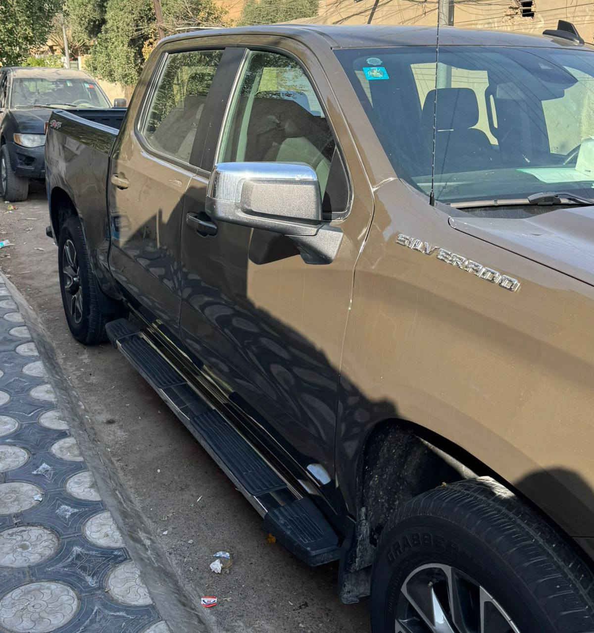 سلفرداو 2023 رقم بغداد / 
السياره لون زيتوني عسكري/ 
السياره ضرره تلث قطع /السياره بدون ايرباكات وبچم كبس/ السياره ماشيه 12000 / السياره مواصفاته/ تحديد مسار / نقطه عمياء / مثبت سرعه / كشنات وستيرن تدفى تبريد / سياره فور ويل / شاشه جبيره / الكشنات مخمل/ رادار + هواي مواصفات غير مذكوره للاستفسار 
رقم *********** ***********
