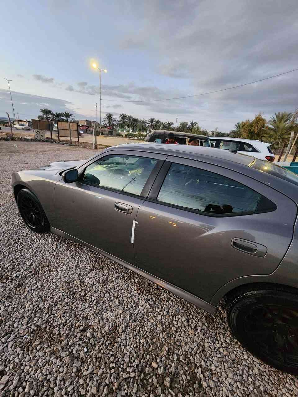 السلام عليكم اخوان
السعر (95)وبيها مجال
جارجر للبيع V8هيمي موديل 2008
محرك و گير حاويه 
صدر امامي خلفي حاويه
مشط ستيرن حاويه
ضفيره حاويه
تخم تايرات زوج امامي
ترايها كلش حلو 
بيع فقط بدون مراوس مامتواجد لاماسنجر ولا فيس (***********)
