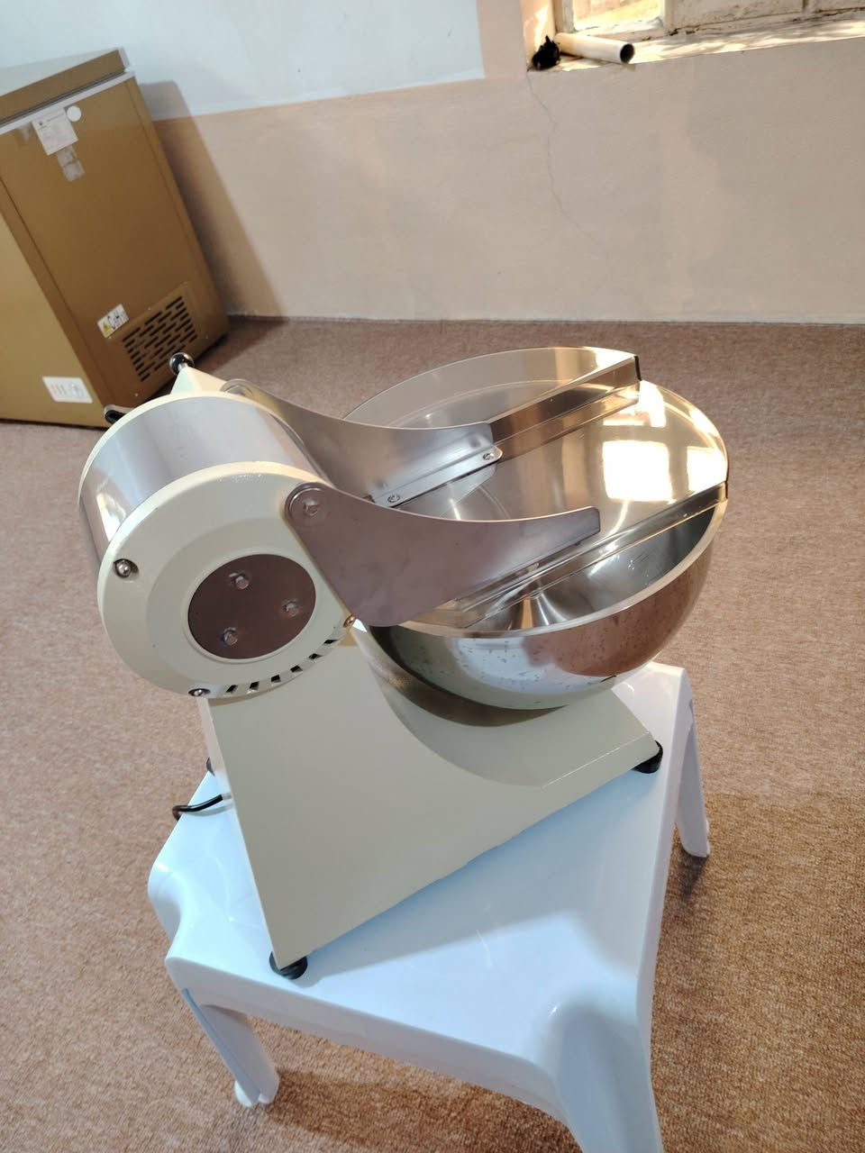 عجانة خبز 10 لتر للبيع
عجانة خبز سعة 10 لتر بحالة ممتازة ونظيفة،
تشتغل مضبوط وما بيها أي خلل.
🔹 قوية وتتحمل العجن الثقيل
🔹 الوعاء ستيل أصلي
🔹 بيها غطاء شفاف للحماية
🔹 سهلة الاستخدام والتنظيف
🔹 مناسبة للبيت أو للمخابز والمشاريع الصغيرة
📌 الاستخدام خفيف
📌 الحالة شبه جديدة
💰 السعر:  ١٦٠ الف  قابل للتفاوض
📍 الموقع: (الأنبار _ القائم )
📞 للتواصل: على الخاص


**إذا كنت صاحب هذا الإعلان وتريد حذفه لأي سبب، رجاءا أرسل رسالة إلى الدعم الفني**