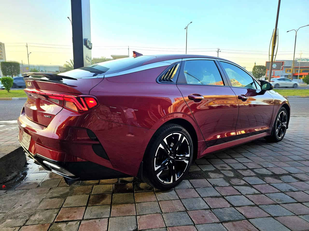 السلام عليكم. 🔴 مكلف بالنشرر
للبيع KIA K5 GT-Line موديل 2022

سيارة فول مواصفات عدا الفتحة، بحالة ممتازة،
ماشية 56 ألف فقط.

المواصفات:

* شفتات على الستيرن
* مثبت سرعة ذكي
* رادارات أمامية
* قيادة شبه ذاتية
* توقف ذاتي
* نقاط عمياء
* سايد بريك إلكتروني
* تشغيل عن بعد
* بصمة تشغيل ودخول
* فتح الجنطة عن بعد وبالقدم
* حساسات وكاميرات
* مواصفات أخرى كثيرة
• حادثة جاملغ وبنيد بدون تبديل 
السيارة حدادية أمامية جديدة وشغلها نظيف، جاهزة للاستخدام ولا تحتاج أي مصروف
 السعر 150 وبيها مجال للطيبين
📲 للأستفسار   ***********

