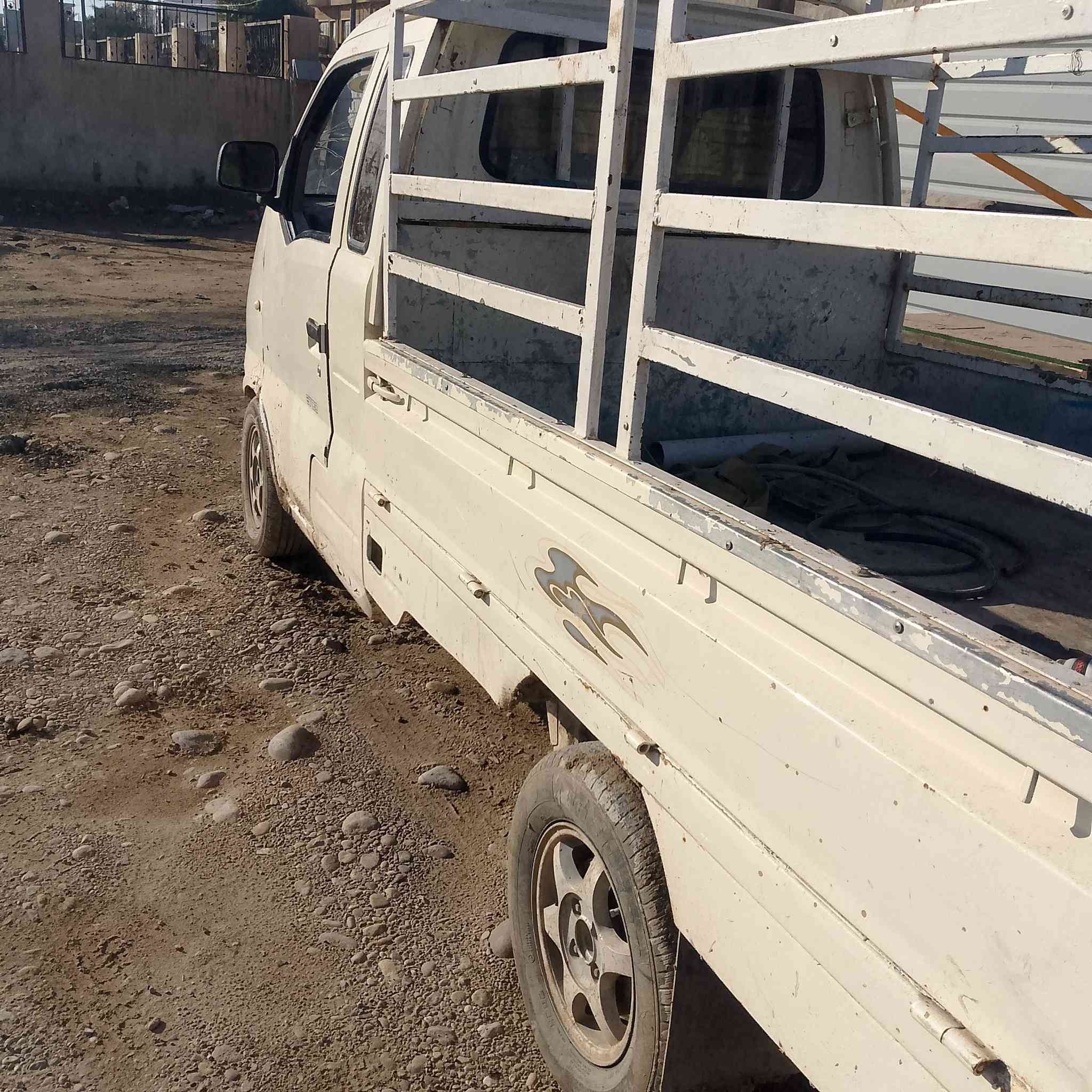 السلام عليكم سياره للبيع هيف 2011    صدر مامي وخلفي جديد  تخم تاير جديد محرك مجفت فل كير جديد كهربائي كله شغاله السعر خاص   المكان تكريت رقم الهاتف ***********
