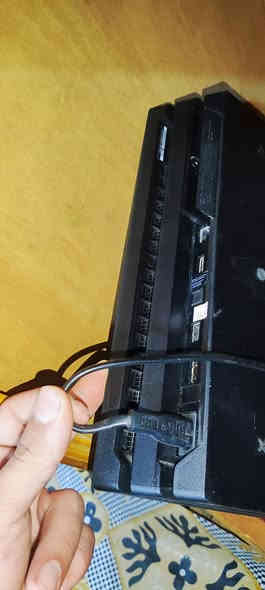 السلام عليكم

بلي فور برو واحد تيرا للبيع مستخدم قليل لوك ستيكر مداخل صيانه ابد ونضيف كلش ويا جوستك عدد 2 واير

شحن 4 مترات

المكان الكوت العزه

*********** رقم الهاتف

السعر النهائي 300

ما عدي توصيل
