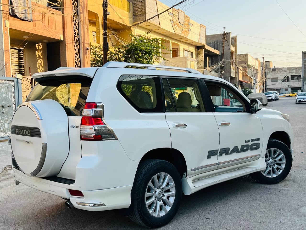 السياره مكفوله كفاله عامه من صبغ والضربه
     فقط بارد شبر بلهلال الخلفي
تخم تاير جديد / محرك 4000 6 سلندر
رقم أربيل تحويل ثاني يوم 
    🛑🛑 السعر : 36 ونص وبيها مجال
 ثلاث شدات وخمسه وستين ورقه وبيها مجال
         ماشيه : 138 الف حقيقي 
مواصفاتها : 
دبل تانكي + فتحه
ويل فكسار + لايت زنون 
-مثبت سرعة + تحكمات استيرن
-حساس خلفي -كشنات كهرباء عدد ثنين 
- كشافات ضباب -كشنات جلد    
-شاشه اصلية -حساس تاير  -مانع انزلاق
-اربع جام اوتو -لايت زنون ناصي ***وعالي
-زراك لايت -هوك خلفي 
-مري جانبي كهربائي (شفطط ) 7راكب 
٣قطع تبريد  - بلوتوث-   
عنوانها : بغداد حي القاهره
الرقم للاستفسار : ‭٠٧٧١ ٢٩٧ ٨٩٠٤‬ بغداد, العراق
