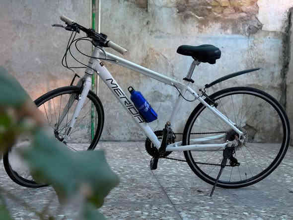 السلام عليكم 
بايسكل C700 ماركة مبردا  MERIDA حجم 28 معدن المنيوم ويالة ماركة جاينت سستم شيمانو تورني موديل حديث مضلع تبديلات الكير 3*8 البايك مختم ميردا خفيف وسلس مناسب للمسافات البعيده كامل مابي نقص السعر 150 الف وبي مجال مكاني الكاظمية او ساحة عدن ***********
