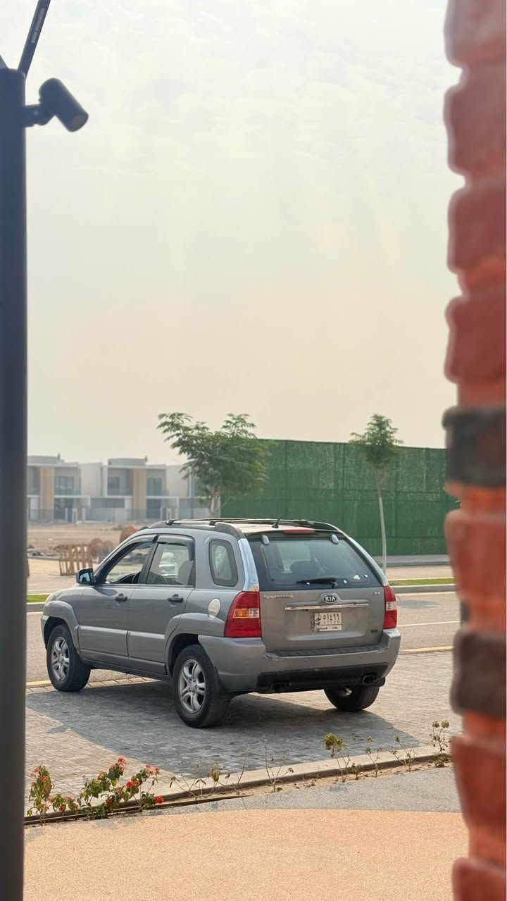 السلام عليكم :- تحية طيبه - للبيع سبورتج 2007 - 6سلندر - 2700 - سلايت - ويل كب - وشاشة - وجهاز حماية - والباقي شوف العين والسونار مرفق مع الصور - السعر 105$ يعني شده و5 ورقات وبيهه مجال - رجاءً السوك كل شي بي ولاتحكم على السياره اذا ماتشوفه ورزقي ورزق على الله - ت *********** . بغداد, العراق
