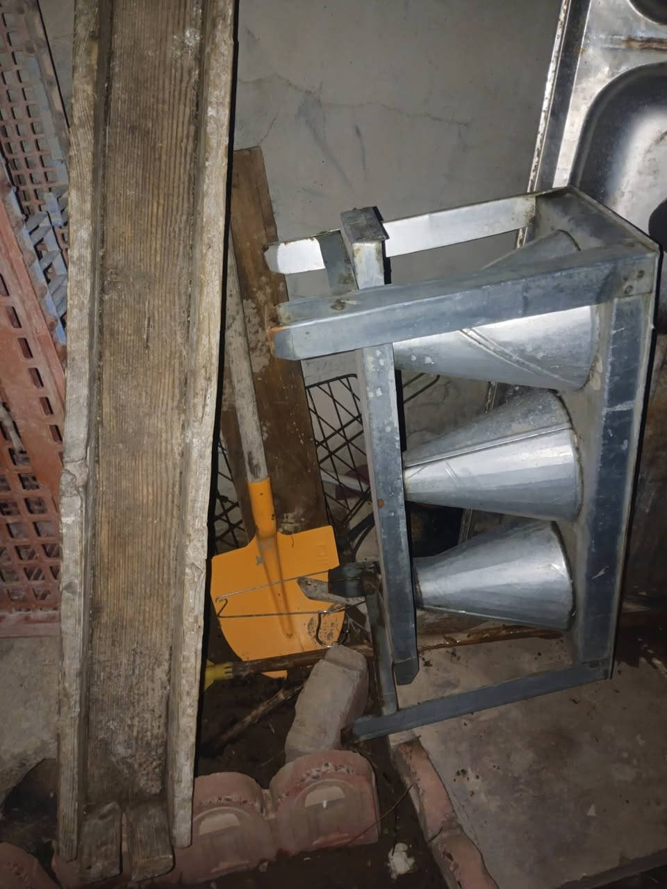 غراض محل دجاج تانكي جديد 1200 لتر + هلاسة +ميزان رقمي + سنگ مرمر + صندوك + مذبحة + معلفة +
+ طباخ + جدر 

***********
