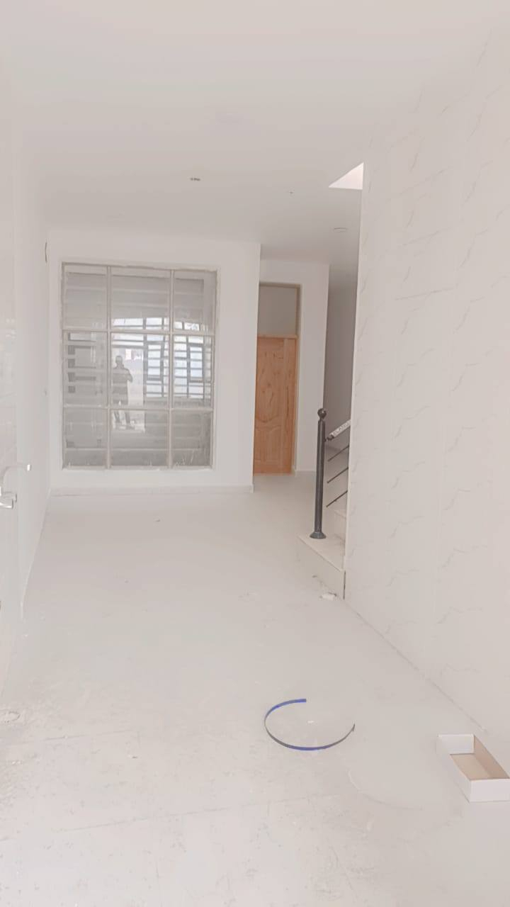 دار سكن المساحه 150 متر في حي الحكيم شارع ابو كيان الدلال قريب الكورنيش بناء حديث طابوك يتكون من 2 غرف نوم صاله مطبخ استقبال صحيات كهرباء ثريفيز ماء ثلالث خطوط للسعر والاستفسار الاتصال ***********  راتساب
