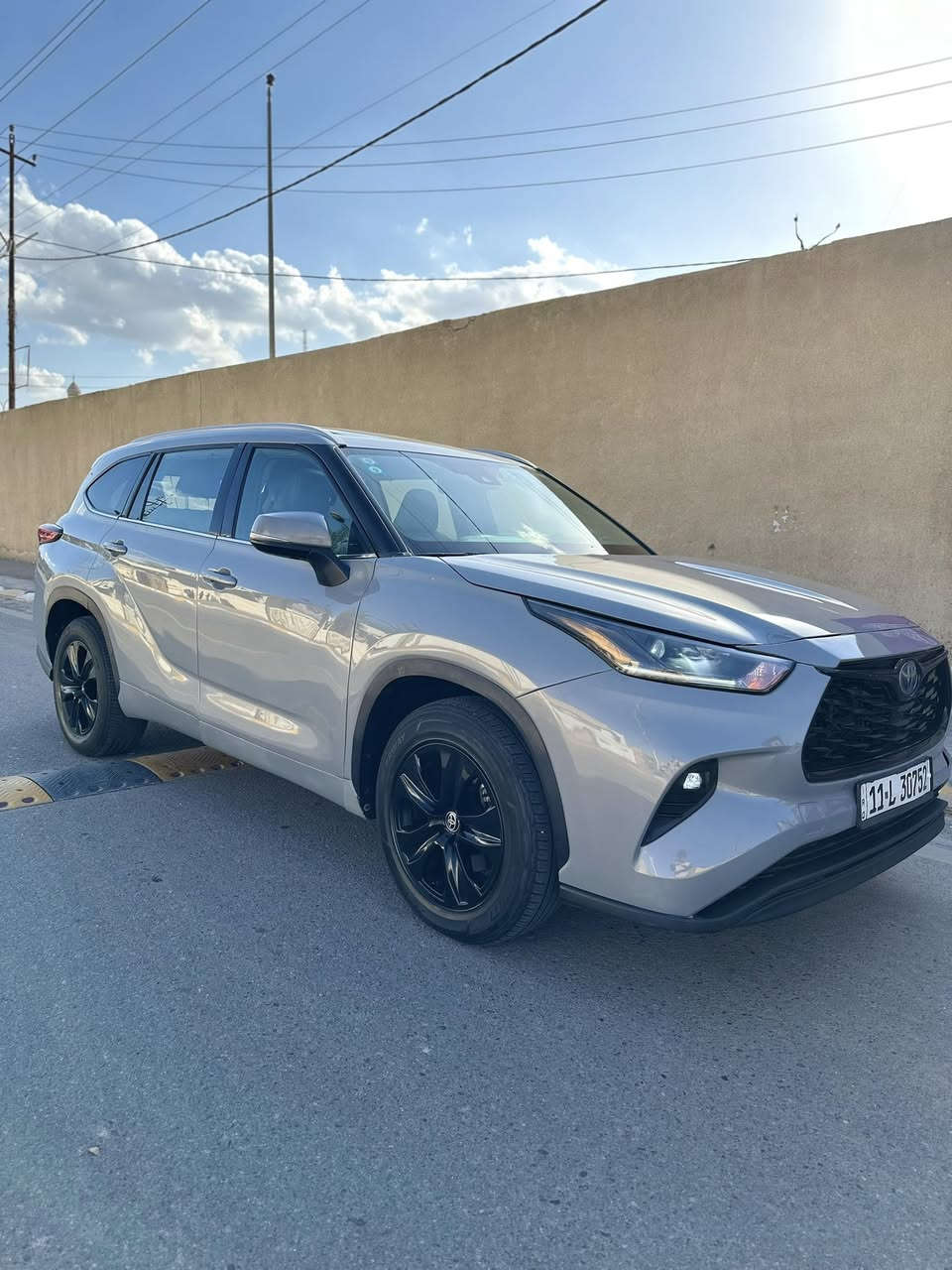 السلام عليكم
للبيع هايلندر موديل 2022  أمريكي 
رقم بغداد بأسمي 
هايبرد 
محرك أربعه سلندر 2500 
لون إسمنتي  
مواصفات فول XLE
فتحه 
بصمه تشغيل 
ترحيب 
كشنين كهرباء جلد 
تبريد قطعتين 
Vib
صندوق كهربائي 
3انضمه قياده 
وبعد بيها مواصفات 
حادث جاملغ وبابين 
البنيد اكلير 
+ راس الشاطي 
سياره جاهزه ما نقصها أي شي 
صور الحادث مع المنشور 
السعر 250$ ورقه وبيها مجال 
الرقم للستفسار *********** واتساب شغال
