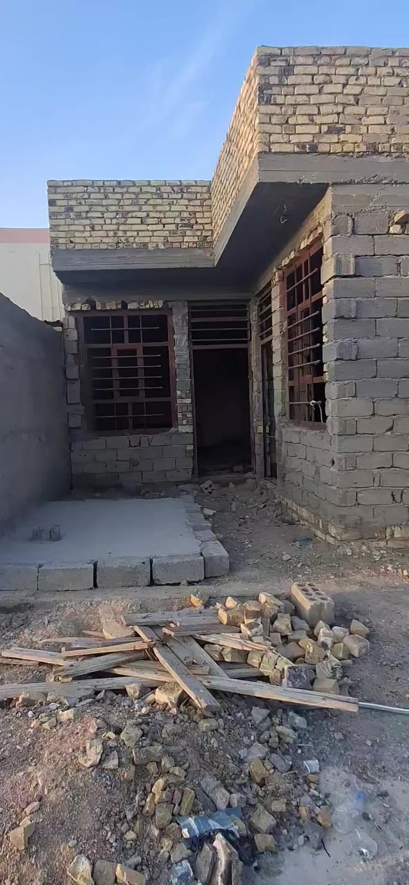 سلام عليكم دار للبيع قيد الانشاء المساحه 100م طابو زراعي سند 25 الموقع حله بكرلي شارع الغسل السعر المطلوب 37 
للاستفسار *********** محمد الدغيري
