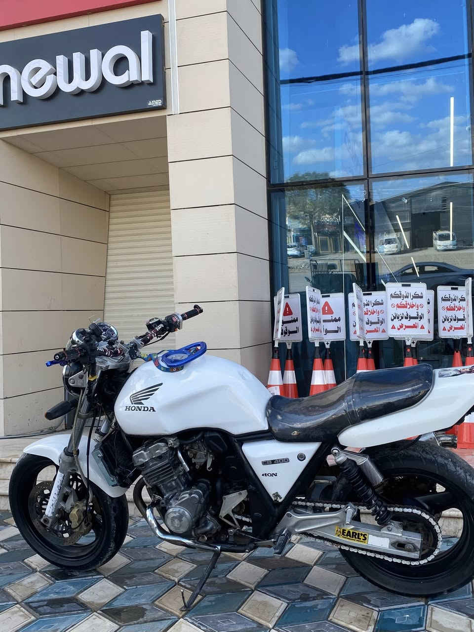 سلام عليكم درجة سيبي فور جيل اؤل400)
16ولف مكينة كير نظافة اهيه إلي تسوالف محرك اهاون ومعدل 1/2/3/ بطناش تايرات نضيفه كهربائيات كله مكفول دشبول حساسات دهن تبوش الكير كله شغال +بيها تزويد من شركة :أوراق كملة اصولي كمرك بس ترقم السعر 1600وبيها. مجال شي بصيط :مكاني صلاح الدين رقمي:***********
