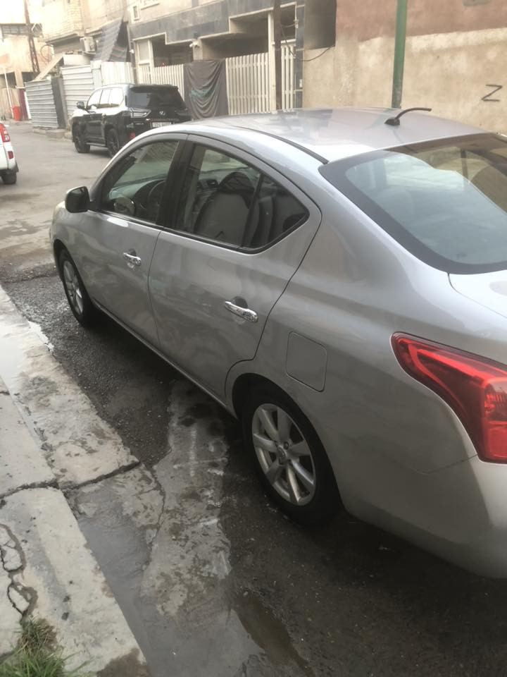 السلام عليكم للبيع نيسان سني ١٤ مكينه كير كلش نضيف كير عادي السياره تبريد تخم تاير نضيف ماشيه ٨٠ الف بصمة تشغيل بصمة  ابواب يدات نيكل جام ٤ كهرباء السياره بدون ضرر فقط بارد بسيط بل باب الخلفي وداير الجاملغ بسمي رقم  انكليزي  السعر. ٨٠ وبيهه مجال ***********
