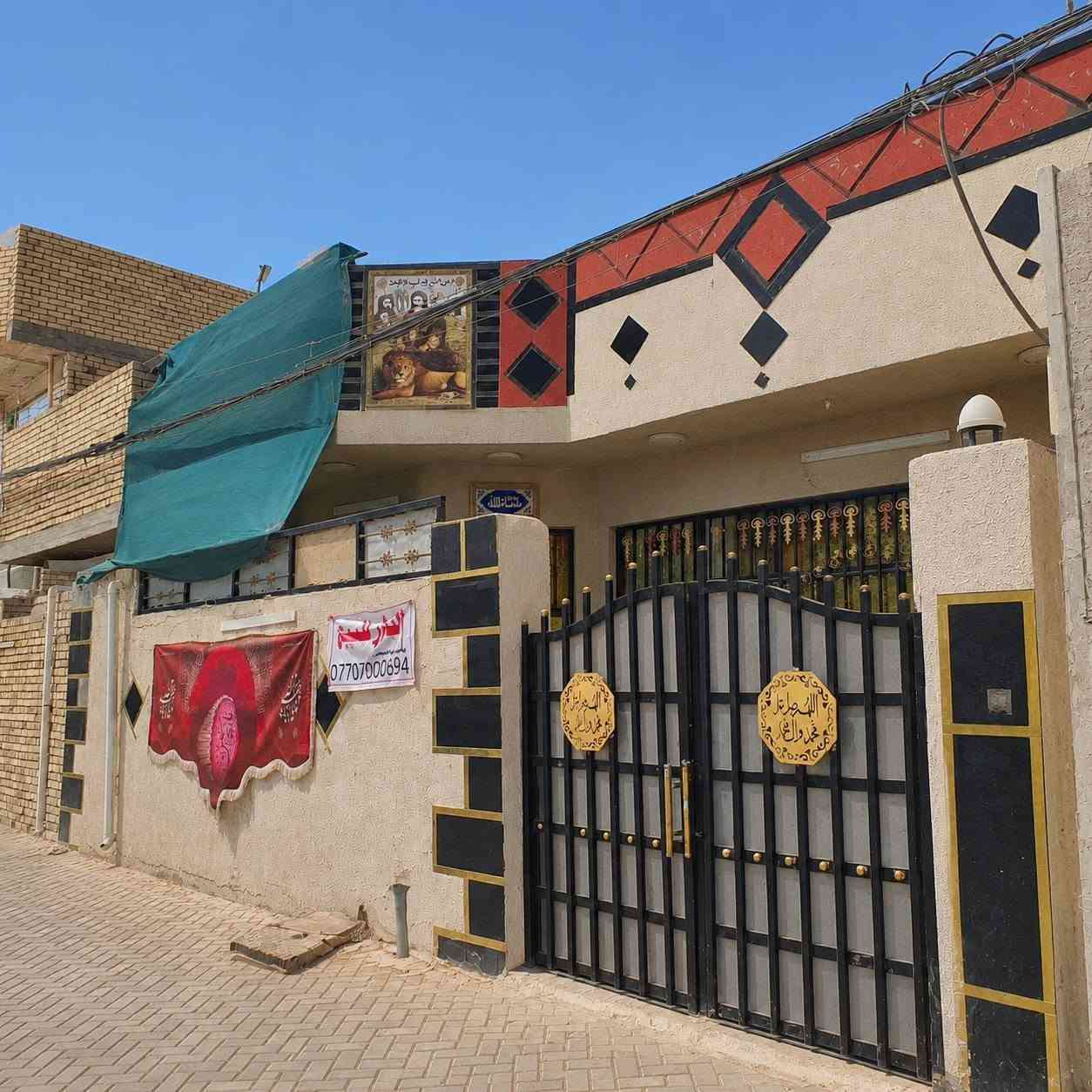 منزل للبيع
📍 الموقع بغداد: أم الكبر والغزلان، مقابل  قطاع 78، الفرع على الشارع العام المؤدي إلى تقاطع الكيارة ومجسر 83.
المواصفات:
المساحة: 150 م²
بناء حديث وراقي
غرفة واحدة
حمام واحد
تواليتان (داخلي وخارجي)
درج مع محجر
مخزن
سطح شتايكر
بيت نظيف وجاهز للسكن
موقع جميل وقريب من الشارع العام والخدمات
💰 السعر: عند الاتصال.. أو الخاص
📞 للاستفسار: ***********
