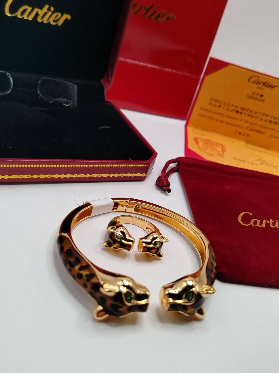 سوار ومحبس كارتير مختم مع الملحقات يوجد توصيل


**إذا كنت صاحب هذا الإعلان وتريد حذفه لأي سبب، رجاءا أرسل رسالة إلى الدعم الفني**