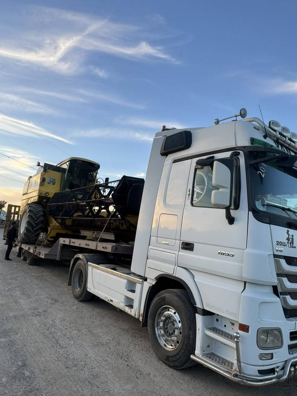 يوجد لودر نقل الحاصدات والمعدات لجميع محافظات العراق 
***********

0782 489 6081
