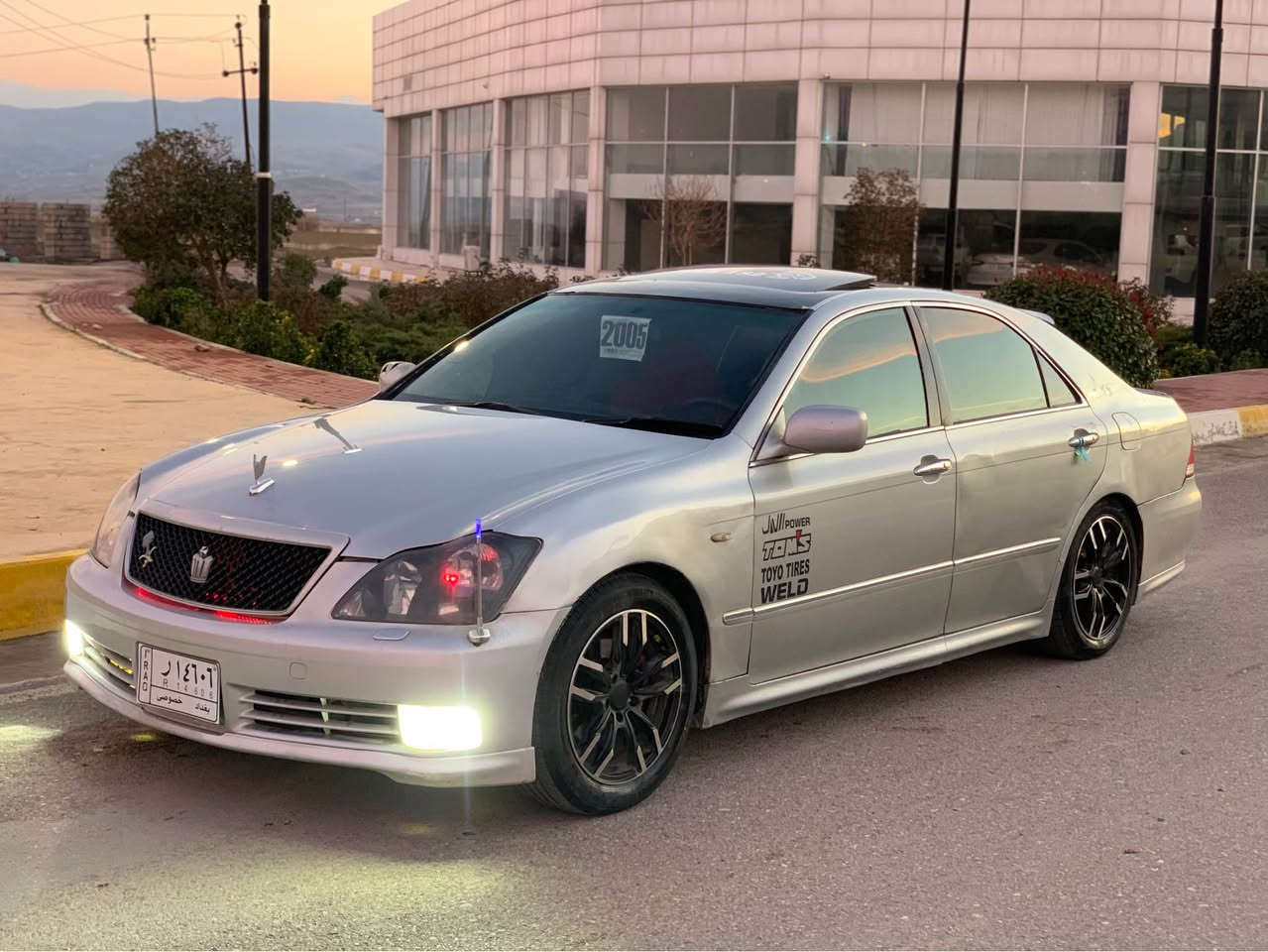 سڵاوی خوای گەورە لە هەموو لایەک
شاهینە بڕاوە  بڕاوە
سپۆرت 
سڵاید
پێشو دوای کەپس
گێرو مەکینە گەورە ١٨٢
٢٠٠٥ و بەسمە
چوار تایەو ویلی لۆک
تەبرید ساردو گەرم
مەجموعە لێگزز کارەبا
پێشی کامل کراوە بە زینۆن
جامی دواو پێشی هەڵ گیراوە
٣ دووگمە  ساج سور
هەمو گیانی ئیش ئەکات
٤١ گەڵا قفڵی 
لەسلێمانیم
***********
*********** السليمانية, العراق
