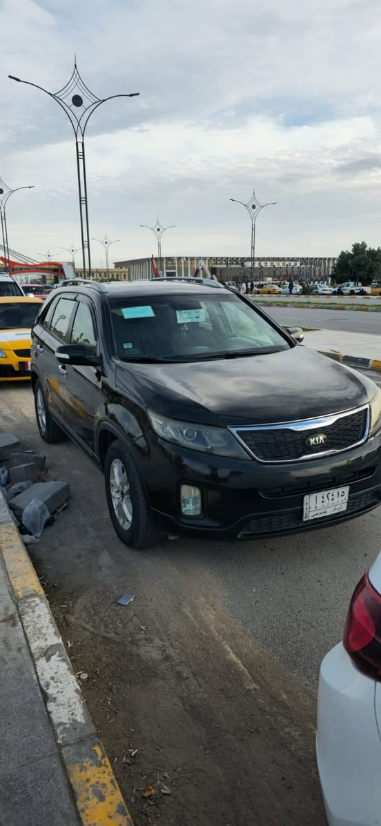 سورينتو موديل ١٥ امريكي
٤ سلندر و٥ راكب 
حادثها صبغ البنيد مع جاملق سرقه وتم توحيد اللون مع البنيد

خشم البنيد فقط حادثها
سعرها 130 وبيها مجال 
الهاتف 
***********
