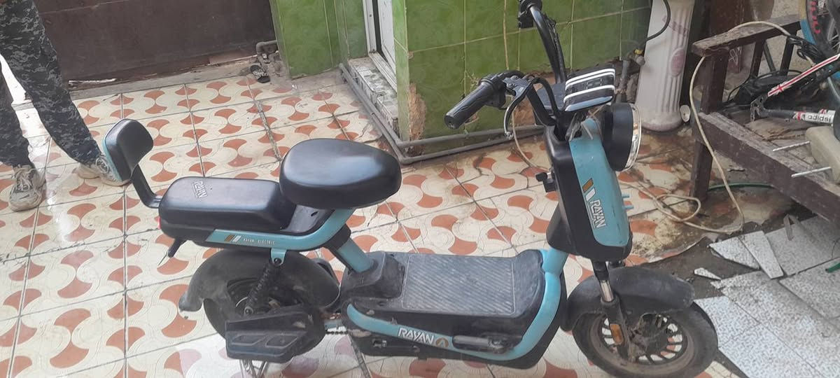 السلام عليكم اخوان دراجه  ريان. صارلي 3 اشهر مشتريها دراجه بعدها لك بس القاعده مال ايباد مالها مكسوره بس الايباد مابي شي وضابه بشناطه السعر 270 قفلها المكان الحريه ***********
