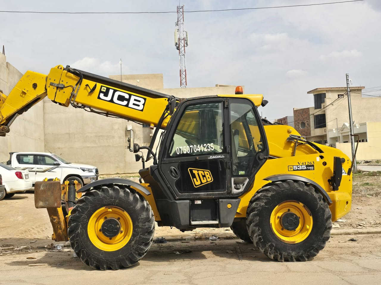 رافعه JCB سلايت للبيع / موديل 2011 / كله بلادي شرط ما مفتوح برغي بيه / ويل 24 / طخم تاير جديد 
مكينه وكير واكسنات كله بشرط  
سنويه الئ / 2027 / تنتهي 
صاحب الاليه 👇👇
*********** / كورك
*********** / اسيا
