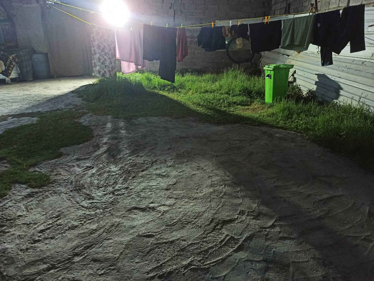 السلام عليكم
بيوت تجاوز ..

يوجد بيتين بيت بصف بيت 
في الكاظميه جكوك شارع الحسينيه 
مجمع قمر بني هاشم 
السقف كونكريت ارضيات كاشي وسراميك 
خدمات كله رئيسي مي مجايري كهرباء 
تبليط  سوق قريب مدارس قريبه 
للبيع فقط ...
تواصل 
***********
ملاحضه اخوان بيت جبير وبيت صغير 
سعر البيت الجبير 25 وبي مجال بسيط 
وسعر لبيت لثاني 18 وبي مجال بسيط
