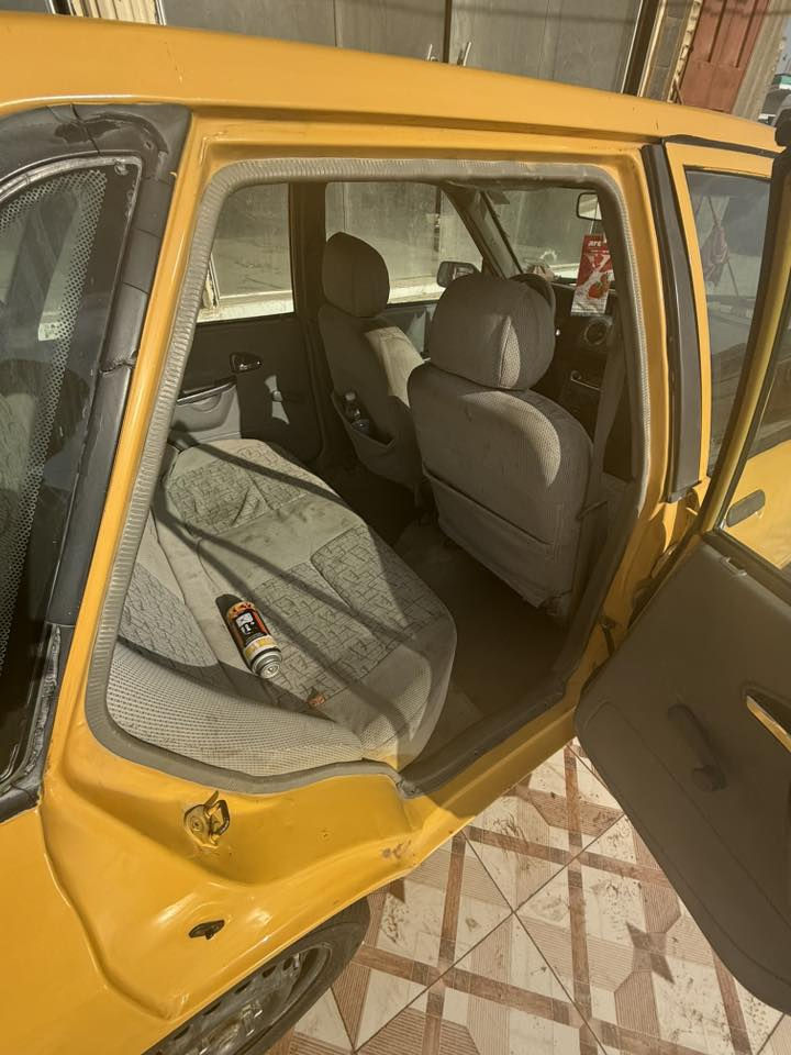 سلام عليكم سايبه للبيع مديل ١٣ رقم نكليزي مداور ثاني يموم  سياره معمره وجاهزه  مصبوغه  حزام كير شرط مكينه. بيه خيط بخار مكان دوانيه حمزه شرقي رقم تليفون *********** سعر ٢٧ وبيه مجال
