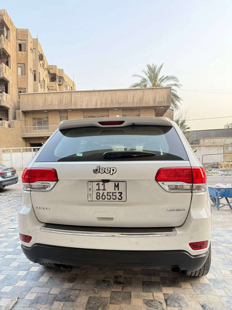 السلام عليكم
جيب لاريدو خليجي وكالة لـــــيث العبيـــدي 
موديـــــل 2015 
فئه.  SINCE 1941  
شاشه كبيراً 
تحكامات 4 جهات 
شفتات ستيرن 
كشنات كهرباء جلد 
كير ماوس 
اشاير بلمري + إشاره ترحيب 
هيتر بلمري لايت عدسه 
كاميرا دواره وتحديداً مسار 
السياره بيها هواي مواصفات 
 صدر جديد 
السياره جديده حيل  
ادامه كامله بلشركه 
رقم وهزه جديد 
السنويه بسمي تحويل ثاني يوم 
السياره بيها صبغ ماشر عليه كدامك 
وهاذه فيديو موضح كدامك 
السونار مرفق بلمنشور 
السعر  218 بيها مجال بسيط 
مكان السيارة.  بغداد  / الزعفرانيه ***********
