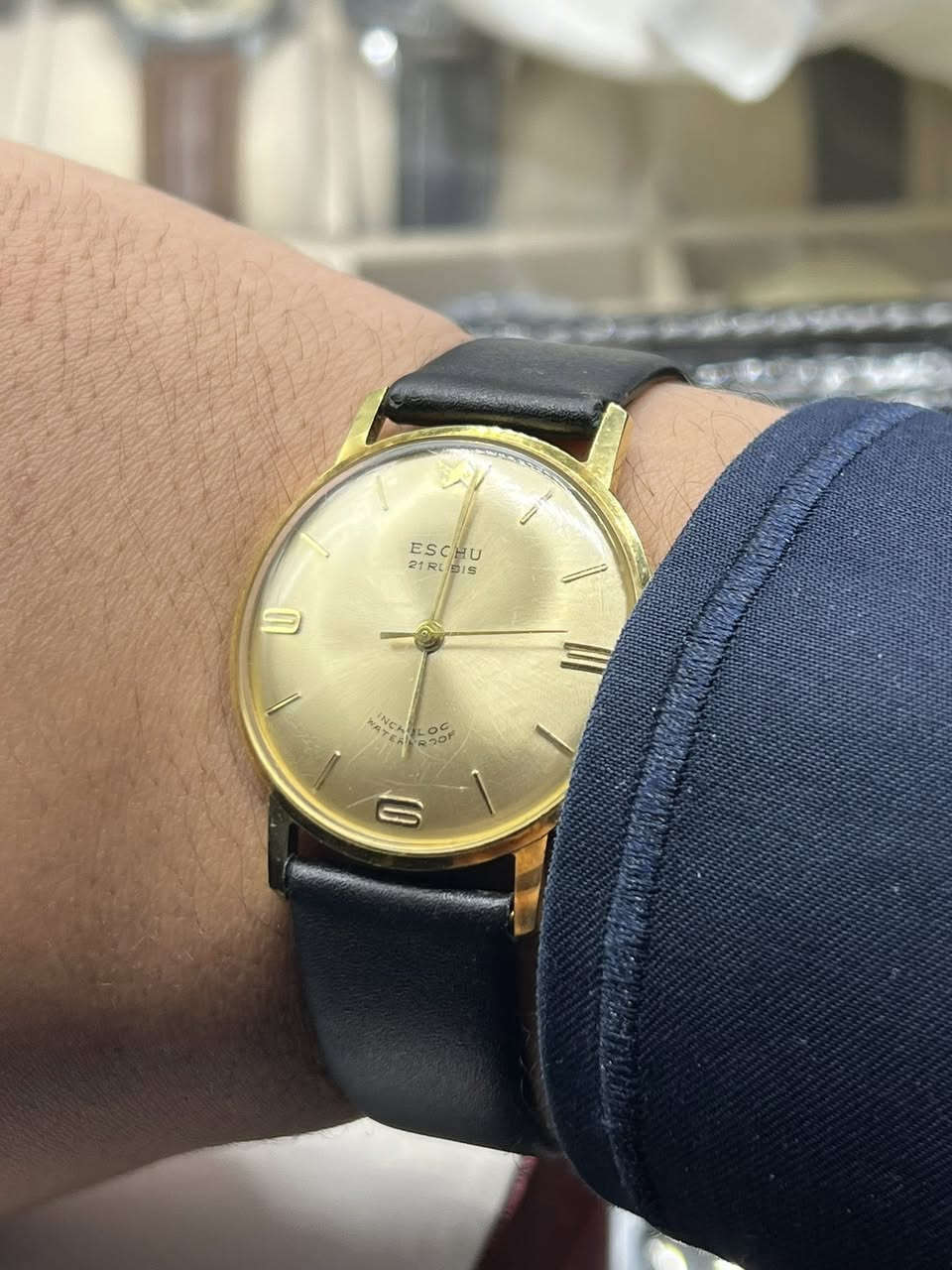 سلام عليكم
ساعة إيشو الماني انتاج قديم
نصب تكويك 21 حجر
طلاء ذهب
قطر 34 
قشطة 
نظافة جداً عالية
السعر والحجز على الخاص فضلاً وليس امراً
***********
