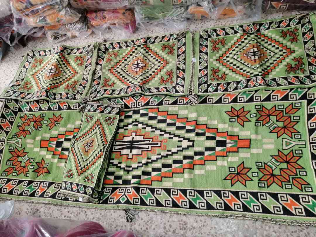 طقم عربي تركي  مقاس 200*70*50.  + 3مخدات + ركوه ونص
موجود كميه.   جمله فقط.   السعر. حسب الكميه للطقم


**إذا كنت صاحب هذا الإعلان وتريد حذفه لأي سبب، رجاءا أرسل رسالة إلى الدعم الفني**