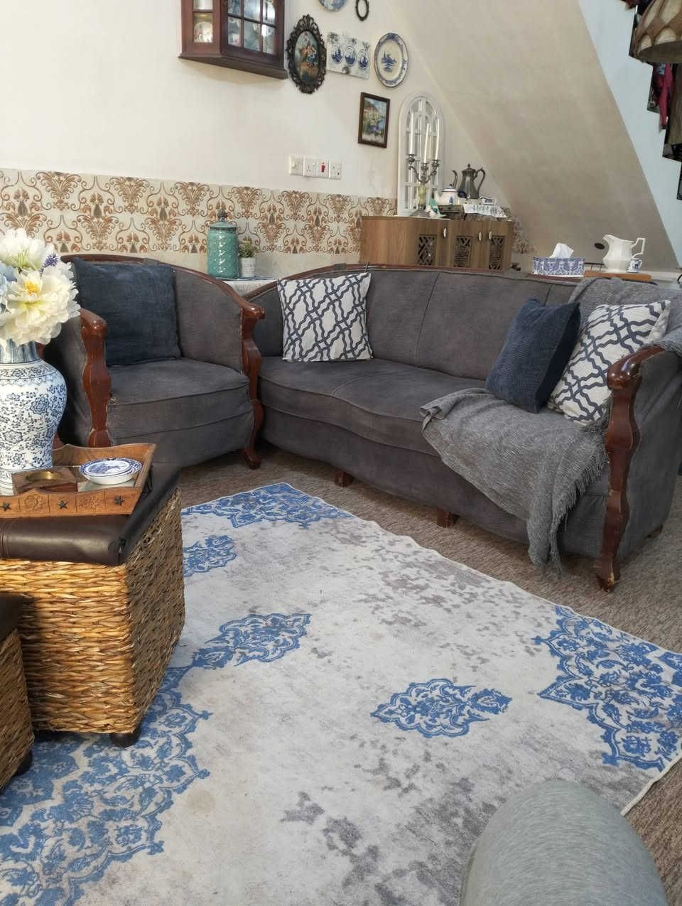 تخم قنفات مصري موديل كلاسك انيق قماش واسفنج نظيف جدا. نظام 8 مقاعد قنفتين كبار  وقنفتين ام نفر ، السعر ٣٠٠ الف وبيه مجال.


**إذا كنت صاحب هذا الإعلان وتريد حذفه لأي سبب، رجاءا أرسل رسالة إلى الدعم الفني**