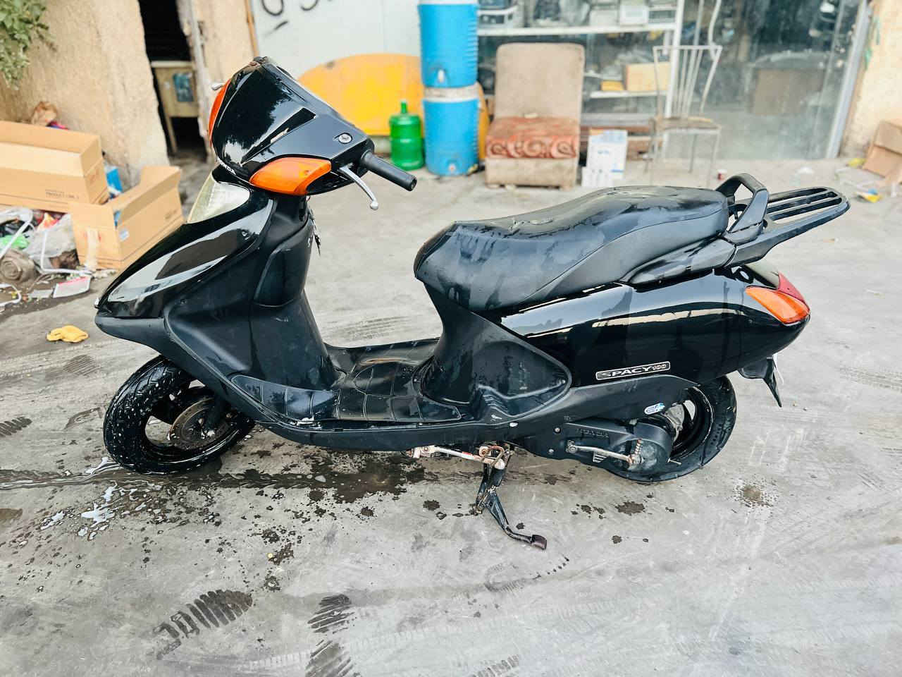 سلام عليكم سبيسي ياباني نضيفه مكينه مفتوحة ناعمه وحلوه نكره سلف وهندر شغال كهربائيات كلهه شغاله تايرات نضيفه  قبق هندر بلادي دشبوله بلادي صالنصه بلاديه سعر 550 بيهه مجال ‏‪***********‬‏
