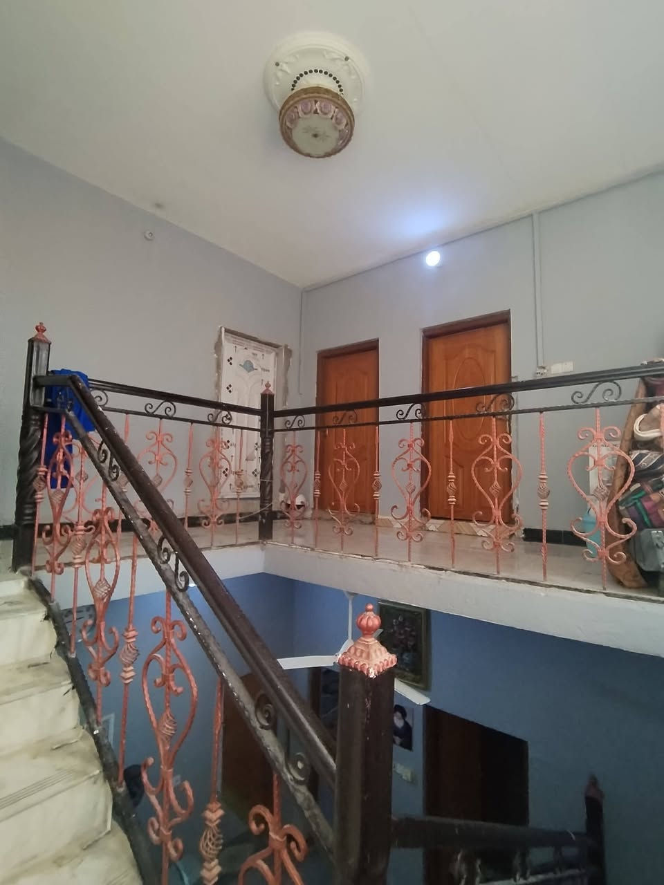 بيت البيع ذي قار سوق الشيوخ حي الحسن العسكري ع خلف مجمع سيد اثير بدايت الحي العسكري طابقين ***********
