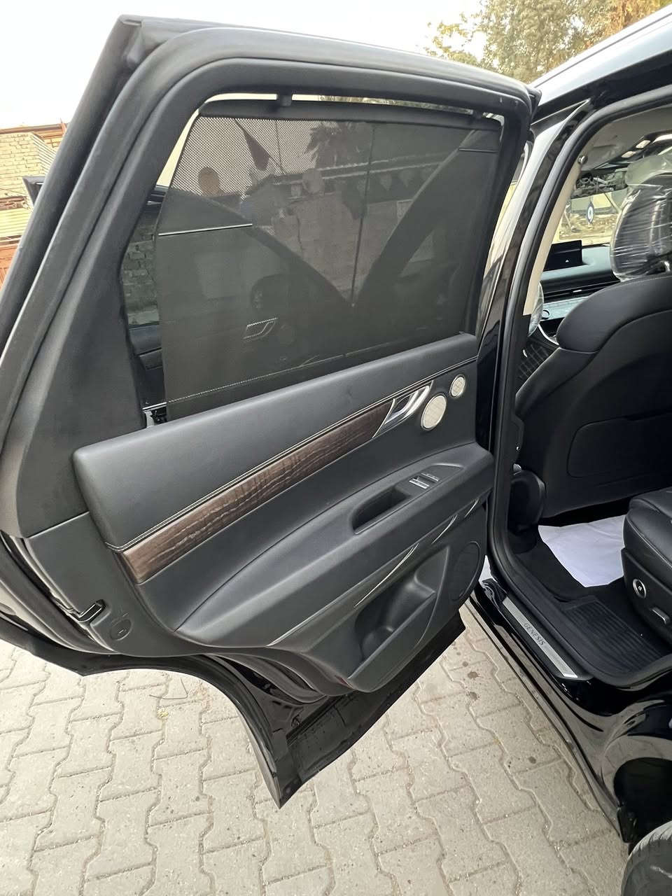 جينسس gv80 برستيج
سنة الصنع : 2024
 
السعر : 440 وبيها مجال بسيط 
بدون حادث ❌ فقط جاملغات ثنين سرقه 
🔷بدون ايرباك 
🔷المواصفات:🔥
🔹حجم المحرك 6 سلندر 3.5L توين توربو 
🔹عداد المسافة 8000  الف ميل فقط ❌
🔹جميع الابواب كهرباء (soft close)
🔹سمارت بارك (تحريك السيارة بالريمونت)
🔹عين سحرية
🔹كاميرات 360 درجة
🔹رادار امامي وجانبي وخلفي
🔹تنبيه الخروج عن المسار
🔹حساسات امامية وجانبية وخلفية
🔹انارة داخلية سحرية متغيرة الالوان
🔹سقف گنتارا
🔹فتحة سقف بانوراما
🔹ستائر خلفية كهرباء
🔹جنطة كهرباء
🔹غرفة جلد ابيض مطرز
🔹 كرسي السائق مساج
🔹تبريد وتدفئة الكراسي الامامية والخلفية
🔹كراسي كهرباء بالكامل
🔹ميموري كرسي السائق 
🔹فور ويل AWD
🔹ويل كب حجم 22 انج مع اطارات بحالة جيدة
🔹5 وضعيات للقيادة
🔹شحن وايرلس NFC
🔹انارة ترحيب شعار جينسس
🔹سستم الصوت BANG&OLUFSEN
🔹بصمه ابواب و تشغيل وتشغيل عن بعد
🔹مع باقي المواصفات الاعتيادية

السيارة جداً جديده بالعافيه علي تكون من نصيبه 

مكان السياره بغداد 
***********
