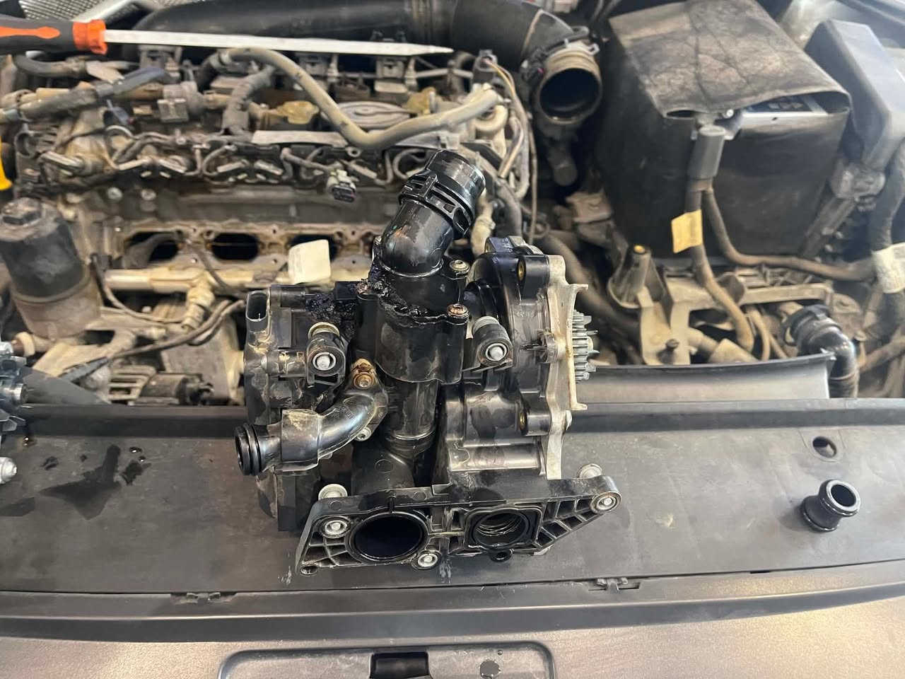 مركز شيرين لصيانة السيارات الالمانية
زبائننا الكرام

 السيارة الاولى 🚘: 

اشتكى الزبون من نقص كبير في ماء الراديتر، وبعد إجراء الفحص الكامل للمحرك تبيّن أن سبب المشكلة هو عطل في الـ Water Pump.

تم استبدال الواتر بامب بقطعة أوربية جديدة، مع تبديل ماء الراديتر G12 الخاص بسيارات فولكس واگن.

السيارة هي فولكس واگن باسات موديل 2021 بمحرك 2.0 تيربو . 

🌹

السيارة الثانية 🚖 :  

١- تبديل جامة امامية جديدة 
٢- استخدام سيلكون خاص عالي الجودة 

⚙️ السيارة: فولكس واگن تيكوان 2021
🔧 المحرك: 2.0 تيربو 

🌹
🌹

‏‎زبائننا الكرام 

‏‎عروض وكالتنا 

‏‎١- تبديل هيدروليك كير بدون اجور عمل 🚘

‏‎٢- فحص كومبيوتر مجانا في وقت تحتاجه سيارتك الى فحص في حالة تبديلك لدهن المحرك في وكالتنا . 

‏‎٣- فحص للصدر الامامي مجانا في وقت تحتاجه سيارتك الى فحص في حالة تبديلك للدهن المحرك في وكالتنا . 

‏‎كذلك سوف تدخل تلقائيًا في السحبة الشهرية للفلاتر المجانية والسحبة الدهن المجاني كل ثلاثة اشهر. 

‏‎٤-زبائننا الكرام 

‏‎العرض الجديد من وكالتنا 

‏‎في حالة زيارتك لورشتنا سوف تدخل تلقائيا بالقرعة الشهرية 

١- فلاتر المحانية

‏‎٢- اجور عمل مجانية  

🌹
🌹

موقع شركتنا الجديد

‏https://maps.google.com/?q=36.168079,44.011108

‏‎‏‎شركة شيرين ( وكالة فولكس واگن & سكودا) 

‏‎اربيل - قرب نقليات بغداد ( كراج بغداد) - بالقرب من مرطبات 9* 9 

***********-***********

#Tiguan #Passat #volkswagen
