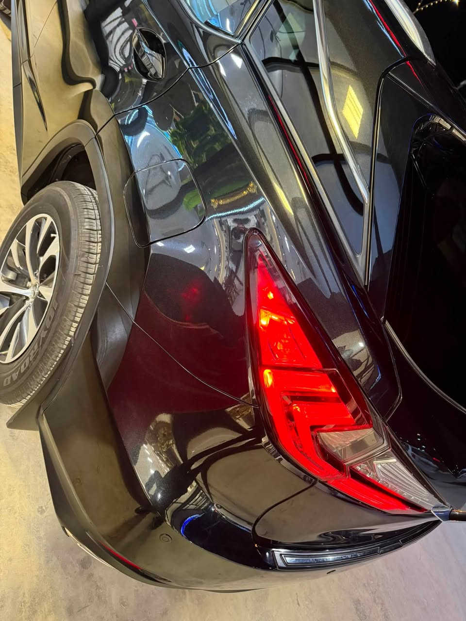 ‏السلام عليكم ورحمة الله وبركاته للبيع Lexus RX￼ 350 محرك بنزين ستة سلندر فول مواصفات كنديه دخلت كلين بدون ضرر لكن صار فيها ضرر هنا بالعراق صبغ بها فقط باب صدر بدون تبديل صورة الضرر مرفقة  سيارة جديدة السيرفس في شركة Toyota جاهزة من كل شيء السعر 295 ورقة ماشية 81,000 ميل للاتصال ***********

