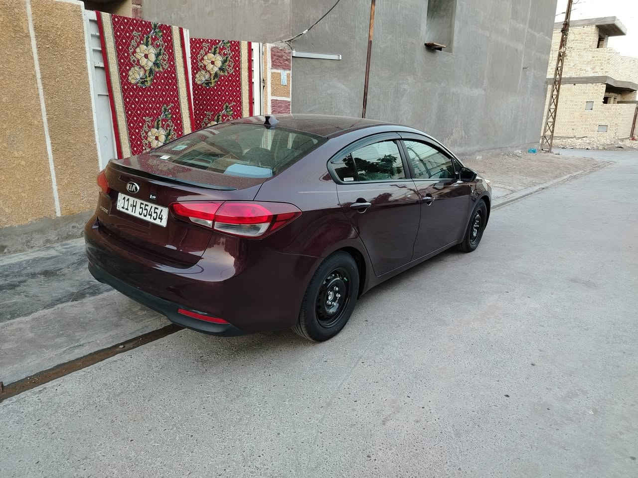 السلام عليكم للبيع كيا فورتي موديل 17 بدون حادث ليبل واحد بيها صبغ صفحة اليمن من امريكا كير عادي ماشيه 45 الف حقيقي ع وضع الشركه كفاله من كلشي جديدة كلش للأستفسار ***********
