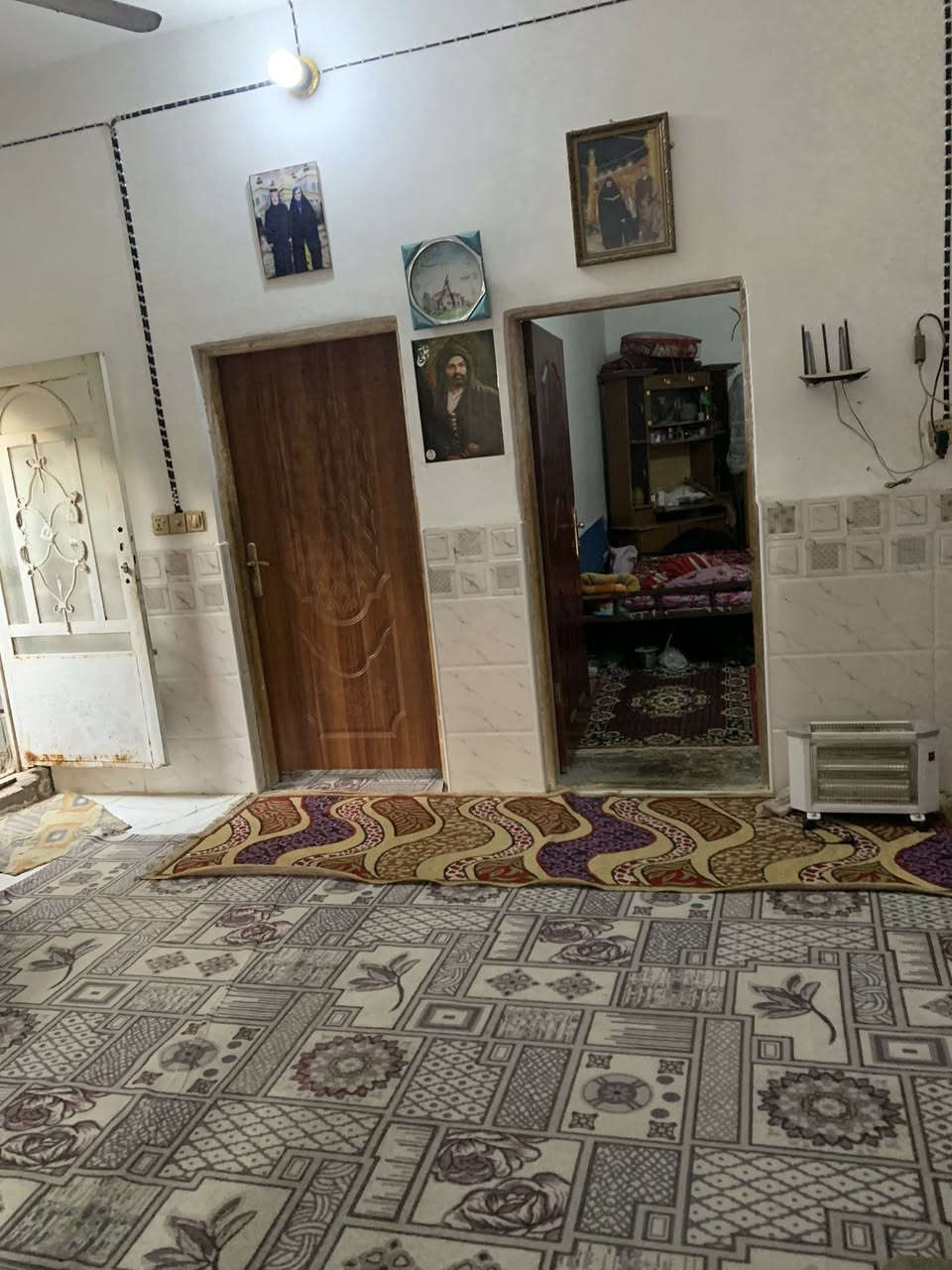 بيت للبيع 150 متر خريطه كامله بناء حديث استقبال +صاله +مطبخ+غرفتين +صحيات  بيت نضيف وجاهز للسكن الموقع الرضويه السابعه السعر 75 مع المجال
الهاتف ***********
