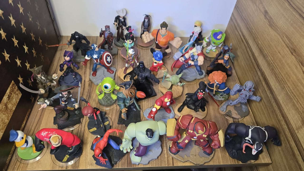 سلام عليكم مجموعه انفنتي للبيع نظافة ١٠٠% ٣٢ قطعه للاستفسار واتس اب***********
