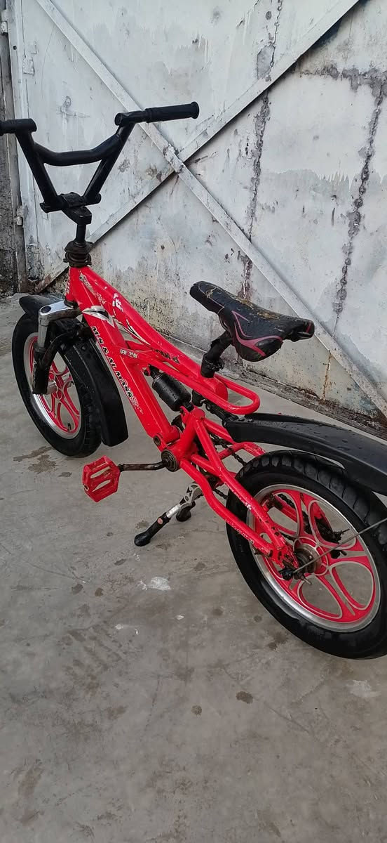 السلام عليكم بايسكل حجم 20
BMX
 *********** واتساب
