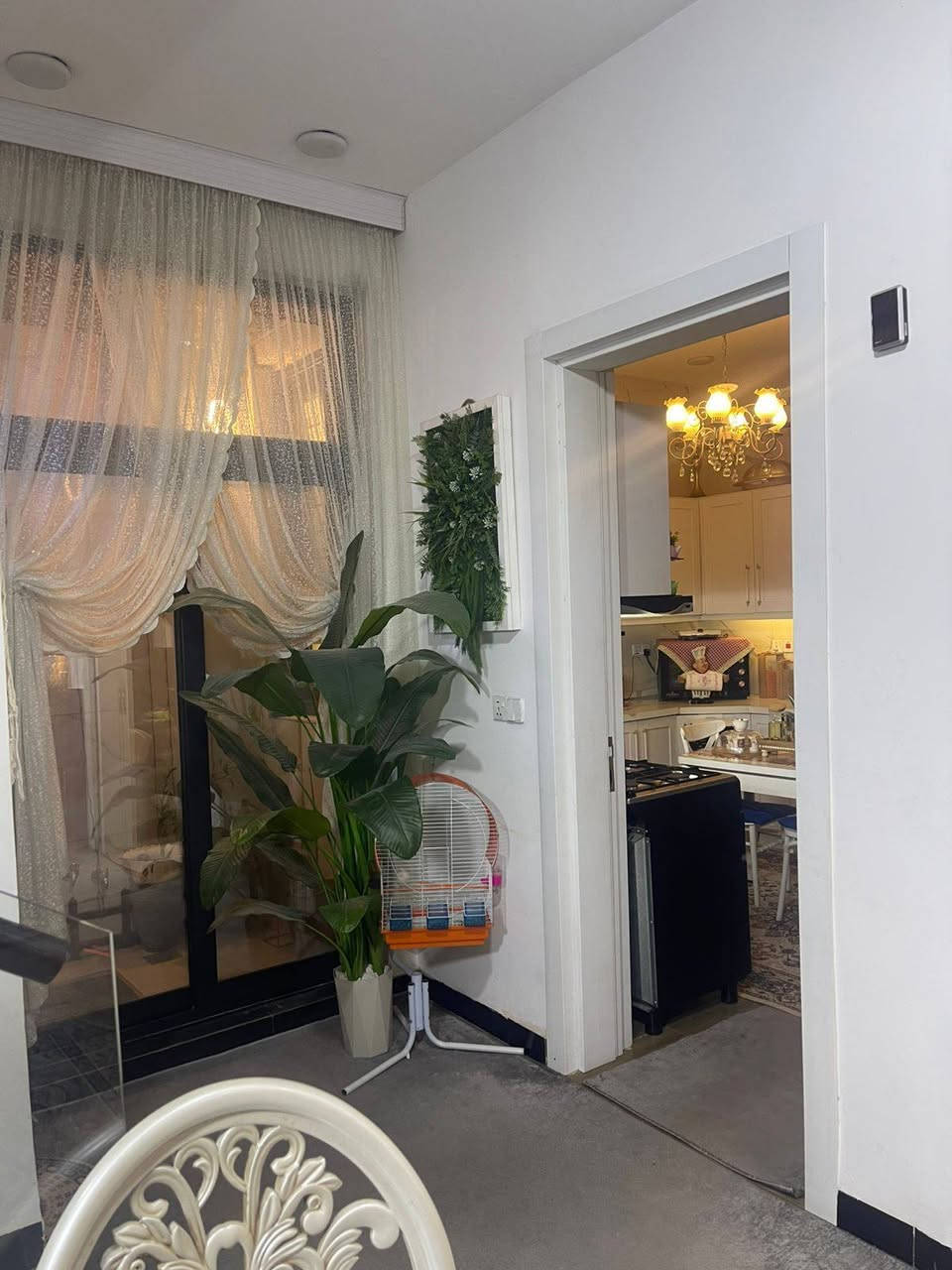 السلام عليكم من رخصت أخوية الأدمن عندي ٨٠م واجة ٨م نزال ١٠م بيت جديد درجة أولى بي كراج صالة مطبخ غرفة نوم وجلسة طابق الثاني ٢نوم وخدمات طابق الثالث غرفة بيتونة وسطحين الموقع القاهرة الظباط خلف كلية الإمام جعفر الصادق موقع حلو أستفسار على رقم ***********
