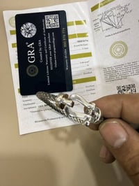 اخوان هذا مختوم عليه 750 اعقد ذهب أبيض أنا الله شاهد ما اعرف بيهن اخون...