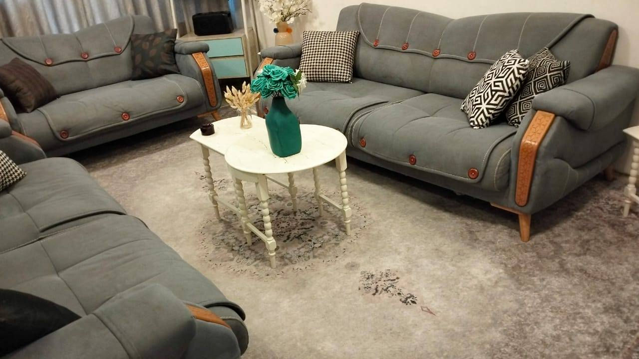 اتصال ***********
تخم تركي 8 مقاعد 3 قنفات بدون كراسي قنفتين 3 مقاعد وقنفة مقعدين مكان بغداد جسر ديالى القديم ع الزعفرانيه
