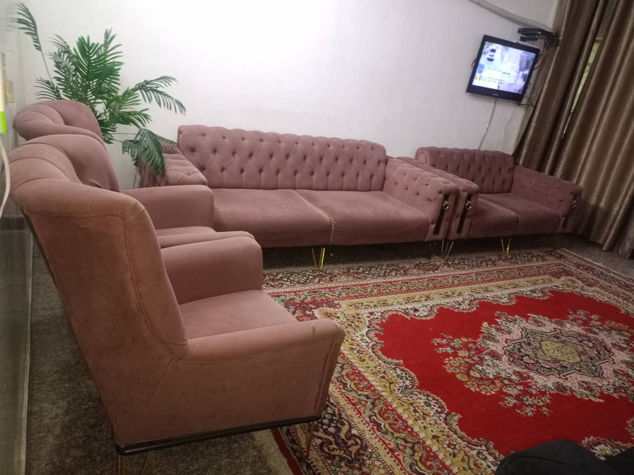 تخم 12مقعد للبيع 350 وبي مجال
المكان الشرطه الخامسه 
الرقم ***********
